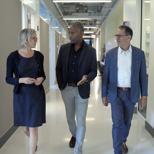 Melody Swartz and Jeff Hubbell discussing science with Guillermo Ameer (Northwestern)